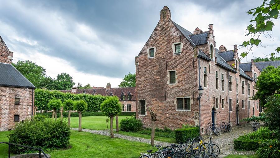 Élargissez vos connaissances sur la rénovation énergétique d'ouvrages patrimoniaux