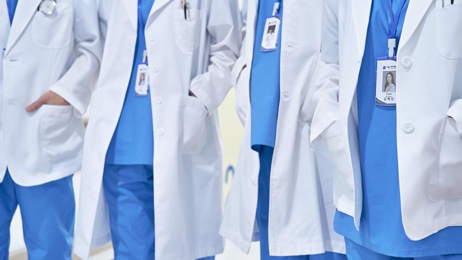 Grève des médecins : les médecins-chefs soutiennent mais proposent des alternatives