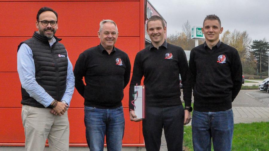 Banden Redant keert terug naar Profile